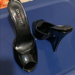 Devious black gloss heals!